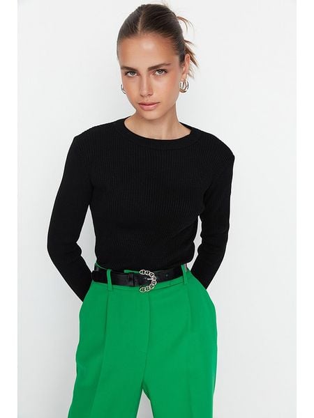 Trendyol Koszulka w kolorze czarnym rozmiar: M. Czarne bluzki Trendyol, m, bez wzorów, ze splotem, bez kołnierzyka, bez ramiączek. Za 65.99 zł.