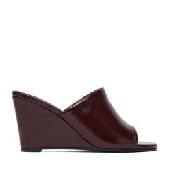 Klapki JENNY. Czerwone klapki Jenny, bez wzorów, bez obcasa. Za 119.99 zł.