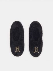 Kapcie Harry Potter - czarny. Czarne obuwie domowe Sinsay, bez wzorów, bez zapięcia. Za 29.99 zł.