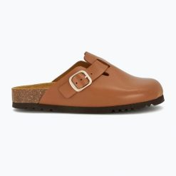 Klapki damskie Scholl Fae New Leather. Brązowe klapki Scholl, bez wzorów, z materiału, bez obcasa. Za 269.99 zł.