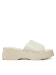 DeeZee Klapki ST024206-1 Biały. Białe klapki DeeZee, bez wzorów, ze skóry, bez obcasa. Za 119.99 zł.
