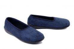 ADANEX 29570 DIP7NN granatowy, kapcie damskie. Niebieskie obuwie domowe Adanex, bez wzorów, bez zapięcia. Za 113.90 zł.