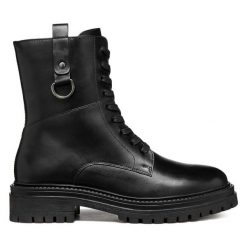 Botki Geox. Czarne botki Geox, bez wzorów, bez obcasa, na płaskiej podeszwie, bez zapięcia. Za 639.99 zł.