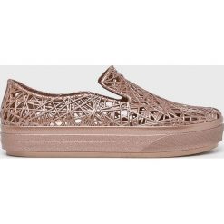 Melissa - Buty Campana Sneaker. Czerwone obuwie sportowe Melissa, z kauczuku, bez zapięcia. W wyprzedaży za 299.90 zł.