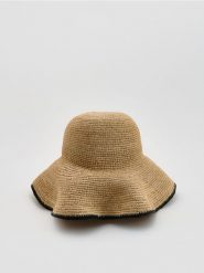 Pleciony kapelusz z rafii - kremowy. Białe kapelusze Reserved, bez wzorów. Za 149.99 zł.