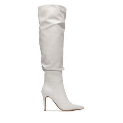 Kozaki DeeZee. Kozaki DeeZee, bez obcasa, na szpilce, bez zapięcia. Za 249.99 zł.