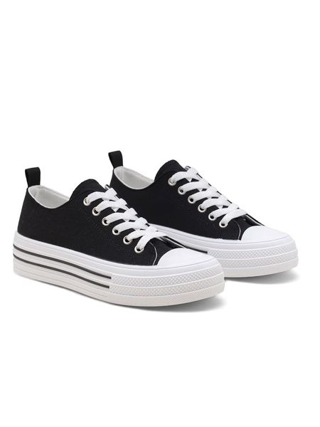 C'M Sneakersy w kolorze czarnym rozmiar: 38. Czarne trampki C'M, bez wzorów, bez zapięcia. Za 129.45 zł.