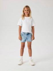 Name it Szorty dżinsowe - Slim fit - w kolorze błękitnym rozmiar: 116. Niebieskie szorty Name it, z aplikacjami, ze skóry, klasyczne. Za 72.95 zł.