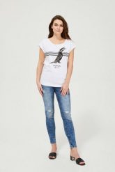 Jeansy rurki medium waist z przetarciami niebieskie. Niebieskie jeansy MOODO, xs, bez wzorów. W wyprzedaży za 27.99 zł.