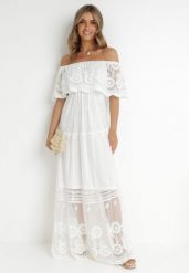 Biała Sukienka Masika. Białe sukienki Born2be, na co dzień, z aplikacjami, boho, bez kołnierzyka, bez ramiączek, maxi, proste. W wyprzedaży za 152.99 zł.
