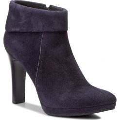 Botki OLEKSY - 471/435 Granatowy. Niebieskie botki Oleksy, bez wzorów, ze skóry, bez obcasa, bez zapięcia. W wyprzedaży za 269.00 zł.