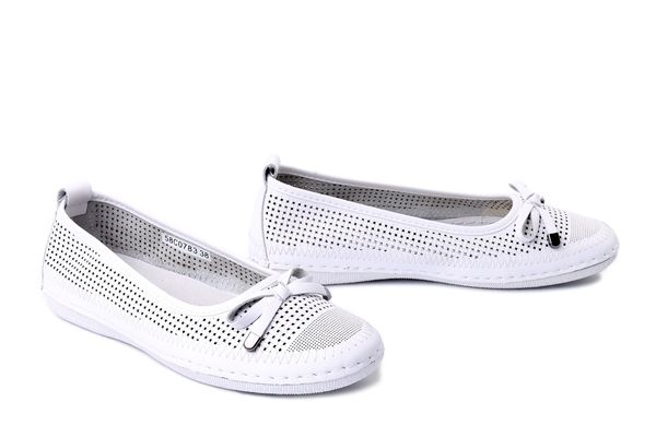 ARTIKER RELAKS 58C0783 white, baleriny damskie. Białe baleriny Artiker Relaks, bez wzorów, ze skóry, bez obcasa. Za 174.90 zł.