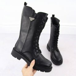 Skórzane botki damskie workery czarne Filippo DBT6302. Czarne botki Filippo, bez wzorów, ze skóry, bez obcasa, bez zapięcia. Za 279.99 zł.
