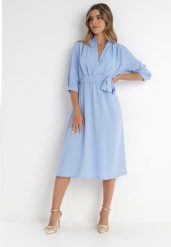 Jasnoniebieska Sukienka Rheniolea. Niebieskie sukienki Born2be, m, bez wzorów, eleganckie, bez kołnierzyka, bez ramiączek, midi, kopertowe. Za 74.99 zł.