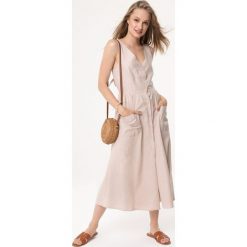 Beżowa Sukienka Close In. Brązowe sukienki Born2be, na co dzień, l, bez wzorów, z bawełny, bez kołnierzyka, bez ramiączek, maxi, proste. Za 59.99 zł.