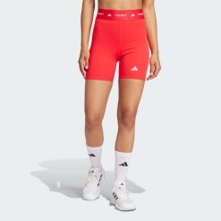 Legginsy TECHFIT Short. Czerwone legginsy Adidas, bez wzorów, z materiału, krótkie. W wyprzedaży za 77.40 zł.