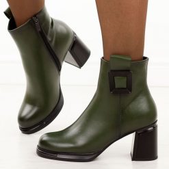 Zielone skórzane botki damskie na słupku T.Sokolski Z25-216. Zielone botki Sokolski, na jesień, bez wzorów, z jeansu, z okrągłym noskiem, bez obcasa, na platformie, bez zapięcia. Za 299.00 zł.