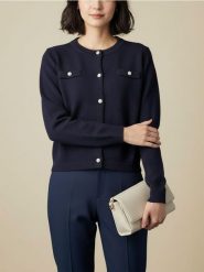 Akrylowy kardigan z kieszeniami piersiowymi - granatowy. Niebieskie kardigany Sinsay, l, bez wzorów. Za 49.99 zł.