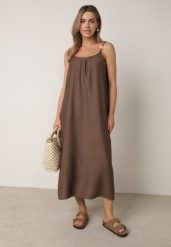 Ciemnobrązowa Pudełkowa Sukienka Boho z Wiskozy na Ramiączkach z Ozdobnymi Koralikami Erane. Brązowe sukienki Born2be, na co dzień, l, bez wzorów, z tkaniny, boho, bez kołnierzyka, plus size, bez ramiączek, maxi, proste. Za 89.99 zł.