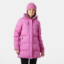 Parka damska z kapturem Helly Hansen Adore. Czerwone parki Helly Hansen, na zimę, eleganckie, z kapturem. W wyprzedaży za 1,233.50 zł.
