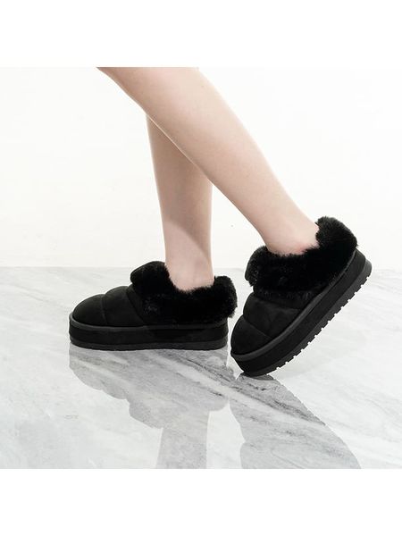 C'M Kapcie w kolorze czarnym rozmiar: 41. Czarne obuwie domowe C'M, bez wzorów, z materiału, bez zapięcia. Za 130.99 zł.