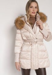 Beżowa Kurtka z Pikowanymi Przeszyciami Paskiem i Kapturem z Futrem Lidanessa. Brązowe kurtki narciarskie Born2be, l, bez wzorów, z dzianiny, narciarskie. Za 269.99 zł.