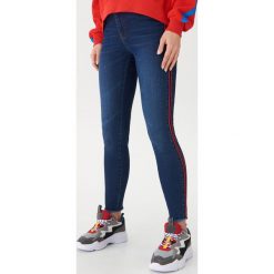 Jeansy regular skinny z lampasami - Granatowy. Jeansy House. Za 79.99 zł.