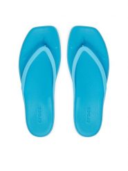 Crocs Japonki Miami Frosted Flip 211474 Niebieski. Niebieskie klapki Crocs, bez wzorów, z tworzywa sztucznego, bez obcasa. Za 179.99 zł.