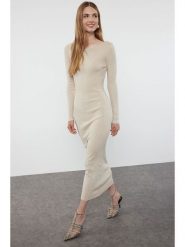 Trendyol Sukienka w kolorze kremowym rozmiar: S. Brązowe sukienki Trendyol, s, bez wzorów, bez kołnierzyka, bez ramiączek, maxi. Za 86.99 zł.