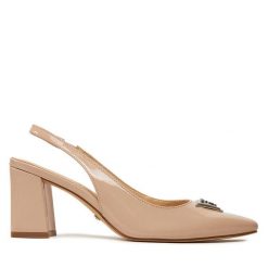 Sandały Guess. Brązowe sandały Guess, z aplikacjami, bez obcasa, na słupku, bez zapięcia. Za 699.99 zł.