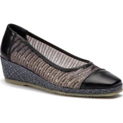 Espadryle SPIFFY - E-61465-10 Negro 002. Czarne espadryle Spiffy, bez wzorów, z materiału, bez obcasa, na koturnie, bez zapięcia. W wyprzedaży za 239.00 zł.