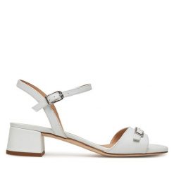 Sandały Unisa. Białe sandały Unisa, bez wzorów, bez obcasa, na słupku, bez zapięcia. Za 379.99 zł.