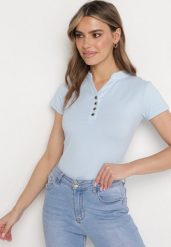 Jasnoniebieski T-shirt Koszulka z Bawełny z Metalicznymi Guzikami Cariena. Niebieskie bluzki Born2be, s, bez wzorów, z bawełny, bez kołnierzyka, bez ramiączek. Za 39.99 zł.