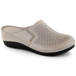 Skórzane klapki damskie pełne koturn gumka taupe T.Sokolski L26-164. Klapki T.Sokolski, bez wzorów, ze skóry, bez obcasa, na koturnie. Za 229.99 zł.