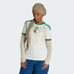 Koszulka podstawowa Algieria 26. Białe bluzki Adidas, bez wzorów, sportowe, bez kołnierzyka, bez ramiączek. Za 439.00 zł.