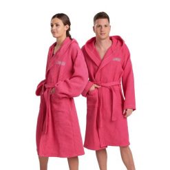 Szlafrok kąpielowy na basen po treningu unisex Arena Hooded Robe. Czerwone szlafroki Arena, bez wzorów, bez ramiączek, bez kaptura. Za 199.99 zł.