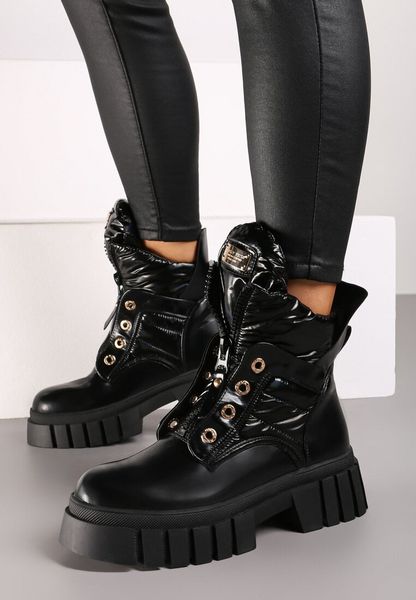 Czarne Botki na Platformie Ozdobione Pikowaniem i Tłoczoną Podeszwą Lerilisa. Czarne botki Renee, z aplikacjami, z jeansu, bez obcasa, na obcasie, bez zapięcia. Za 59.99 zł.