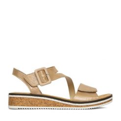 Sandały Rieker. Żółte sandały Rieker, bez wzorów, bez obcasa, na płaskiej podeszwie, bez zapięcia. Za 299.99 zł.