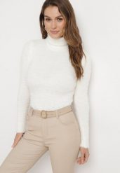 Biały Elastyczny Golf z Wełną i Ściągaczami Ozdobiony Długim Włosem Alussone. Białe golfy Born2be, bez wzorów, z dzianiny, bez ramiączek. Za 59.99 zł.