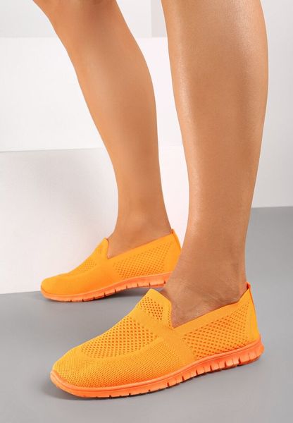 Pomarańczowe Tenisówki Dubost. Brązowe trampki Born2be, bez wzorów, bez zapięcia. Za 49.99 zł.