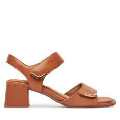 Sandały Tamaris. Brązowe sandały Tamaris, bez wzorów, bez obcasa, na słupku, bez zapięcia. Za 289.99 zł.