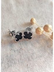 Miu Silver Srebrne kolczyki-wkrętki z masą perłową rozmiar: onesize. Czarne kolczyki Miu Silver, z perłą, srebrne. Za 118.28 zł.