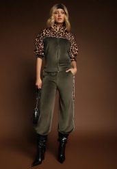 Zielony Welurowy Komplet Dresowy Spodnie i Bluza z Panterkowym Printem Koratess. Zielone bluzy Renee, xl, bez wzorów, z dresówki, bez kaptura. Za 79.99 zł.