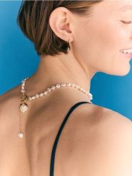 Naszyjnik z zawieszką - złamana biel. Naszyjniki Reserved. Za 59.99 zł.