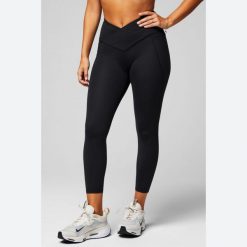 Legginsy 7/8 wysoki stan krzyżowane damskie Fabletics Oasis. Czarne legginsy FABLETICS, l, bez wzorów, z materiału, z podwyższonym stanem. Za 361.35 zł.