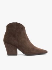Ciemnobrązowe kowbojki na słupku. Brązowe botki Ryłko, bez wzorów, ze skóry, bez obcasa, na obcasie, bez zapięcia. Za 499.99 zł.