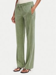 Juicy Couture Spodnie dresowe Tina JCAPW045 Zielony ciemny Regular Fit. Zielone spodnie dresowe Juicy Couture, xxs, bez wzorów, z dresówki. Za 379.99 zł.