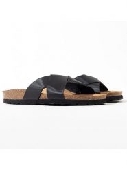 Sunbay Klapki "Santa" w kolorze czarnym rozmiar: 38. Czarne klapki Sunbay, bez wzorów, z otwartym noskiem, bez obcasa. Za 126.75 zł.