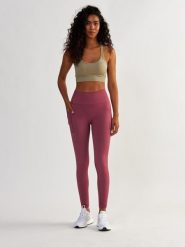 Legginsy fitness damskie Beshaped Lift Me Up z kieszeniami. Czerwone legginsy sportowe BESHAPED, s, bez wzorów, z dzianiny, z podwyższonym stanem, na fitness i siłownię. Za 159.20 zł.