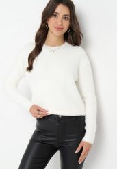 Biały Puchaty Sweter Wełniany Helmintts. Białe swetry Born2be, bez wzorów, z tkaniny, bez ramiączek. Za 44.99 zł.